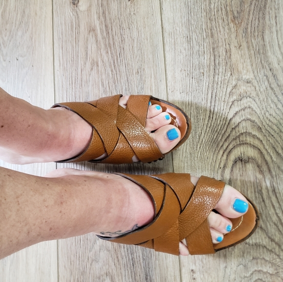 Brown Leather sandles - Picture 1 of 3